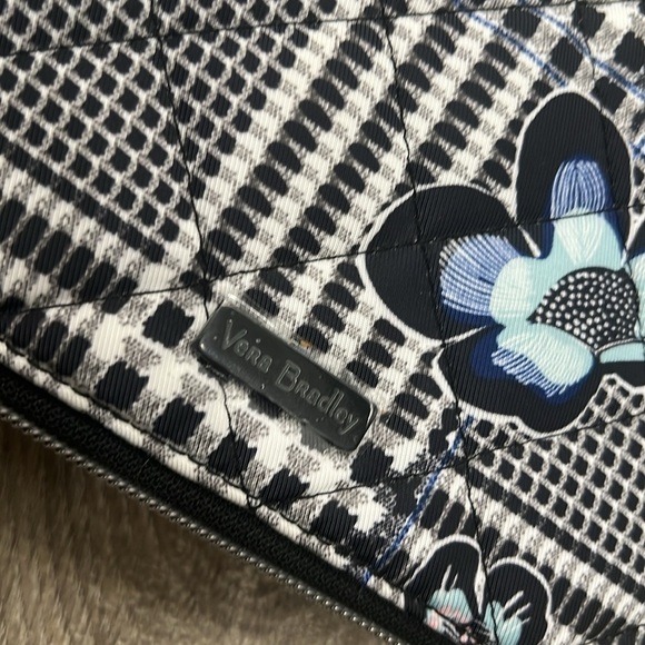 NWOT Vera Bradley | RFID on The Go Wristlet Wallet Bedford  Plaid - Picture 2 of 5